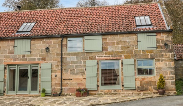 NEW STABLE COTTAGE, with a garden in Lealholm