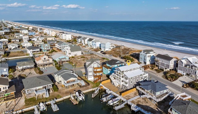 NEW! Steps to beach, Free Early Check-in Sun-Sun, Kayak, Hot Tub, Elevator, FUN