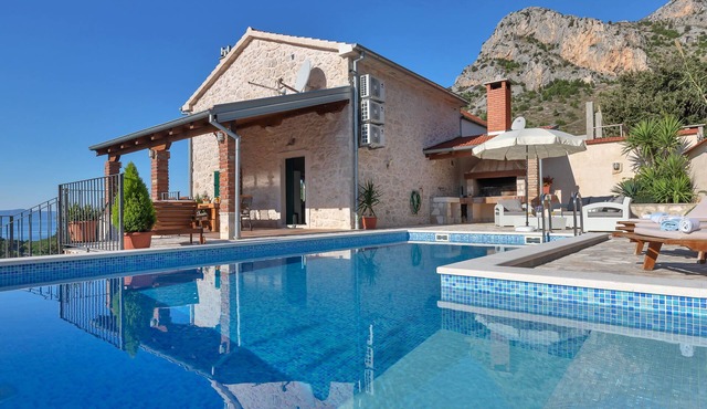 NEW! Stone house in quiet location, heated pool + sea views, ideal for familys