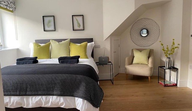 New studio apartment - minutes walk to Cathedral