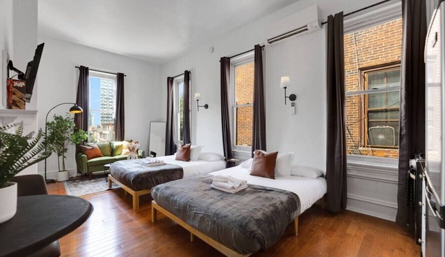 New Studio in Center City | Sleeps 4 | Fast Wifi