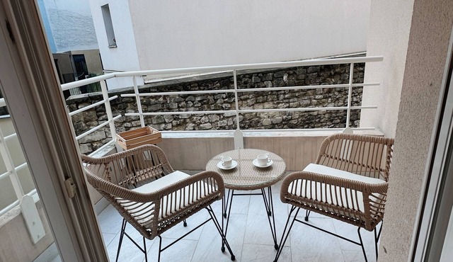 New Studio with Balcony, 2 min from Metro