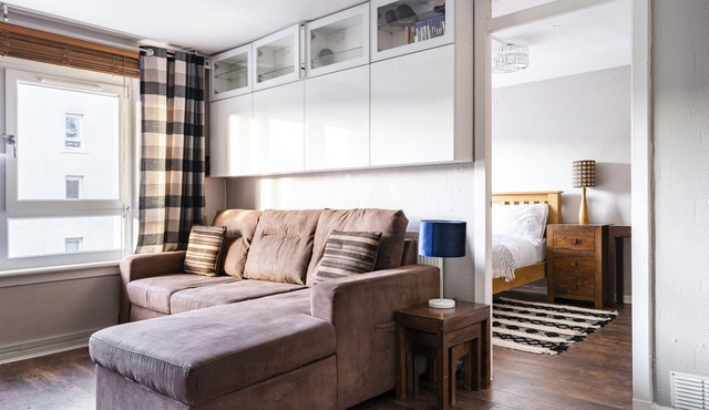 New! Stunning 1 bed apartment with private balcony in West end area