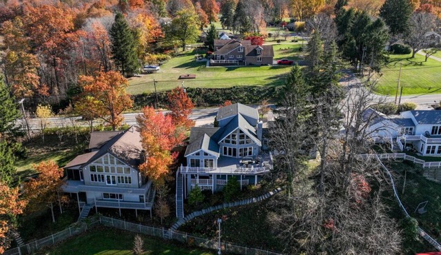 New! Stunning Geneva/Ashtabula Lakefront sleeps 16