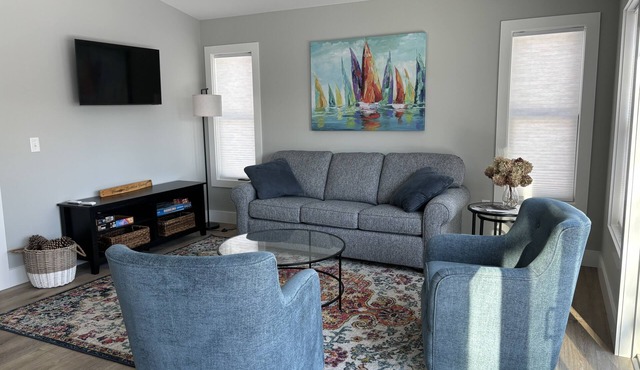 New - stunning Keuka lake views. Minutes to wineries, breweries & distilleries