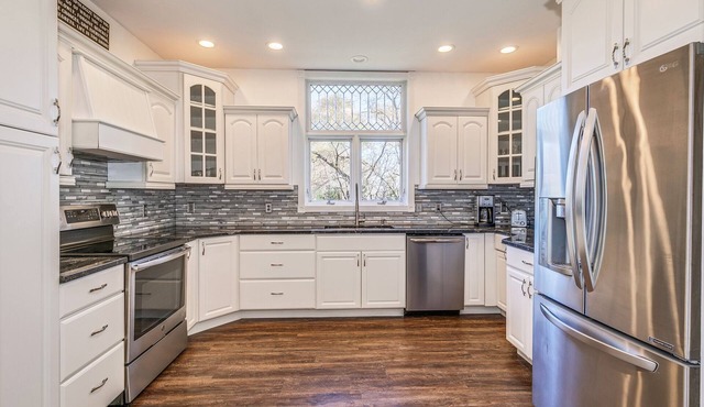 NEW! Stunning Lakeside Getaway, AC + WiFi