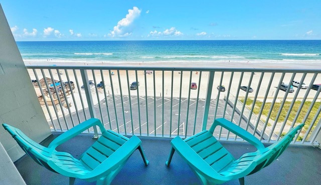 NEW! Stunning Ocean Front Studio Private Balcony