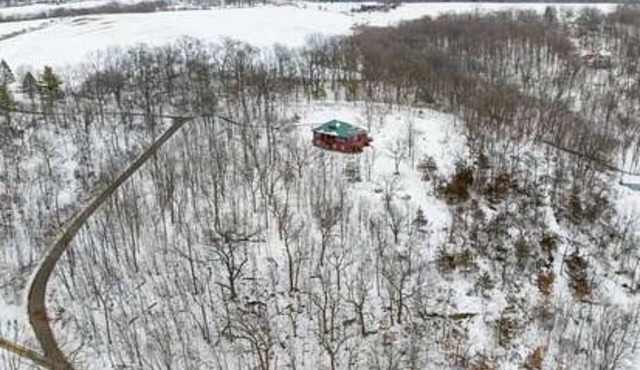 NEW Stunning views atop in the Driftless!n5 bedroom house on 4+ ac in Dodgeville