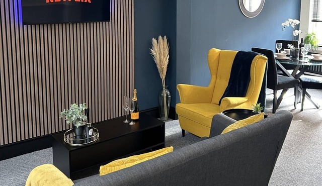 New! Stylish 2 bedroom home, with parking!