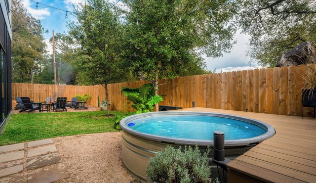 New Stylish 3/2 Home Mins to DT I Pool/Hot Tub & Firepit!