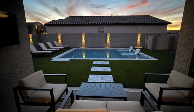 NEW- Stylish 3-Bedroom, 2-Bath Oasis with Pool – Comfort & Relaxation in One!