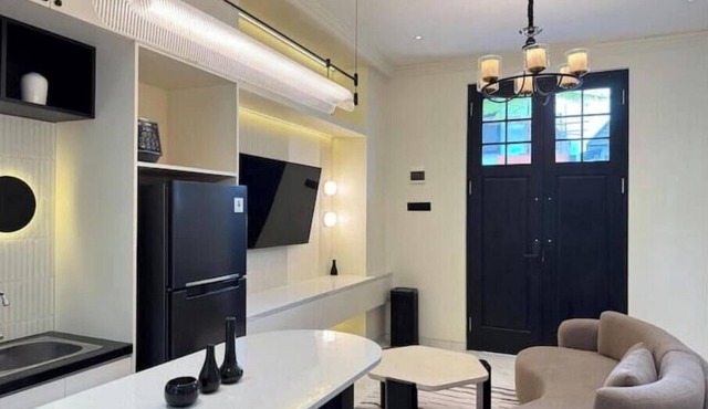 New Stylish 3BR Villa with pool in Batu