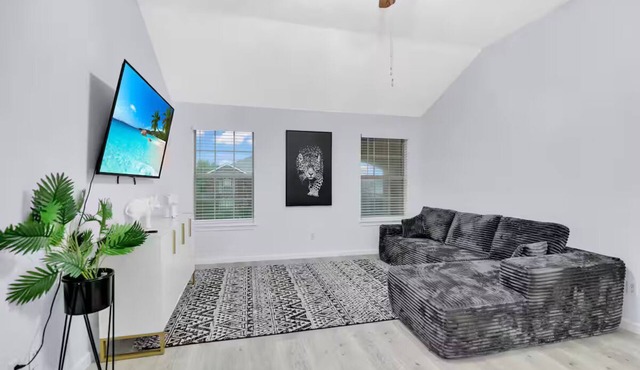 New & Stylish 4BR/3BA Getaway-Peaceful Modern home