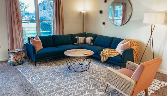 New! Stylish downtown home w/awesome outdoor area!