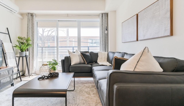NEW! Stylish DT Condo | UG Parking | AC | Mins to Saddledome