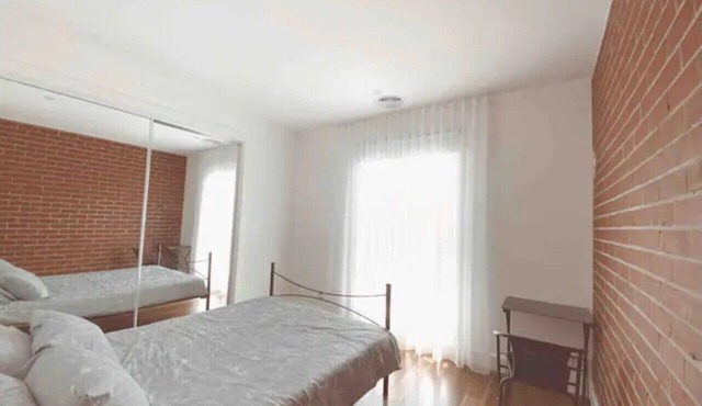 New Stylish Retreat: 3-Bedroom Haven with Parking, Just 3.5km from CBD!