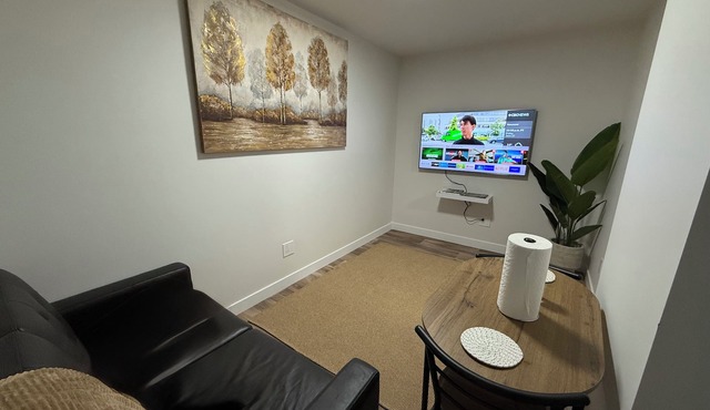 New suite in a great location. Central for shopping, restaurants and commuting.