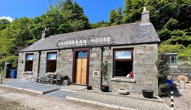 NEW SUMMER 2023 - Cairnbaan, an inviting cottage, canal views, pet friendly