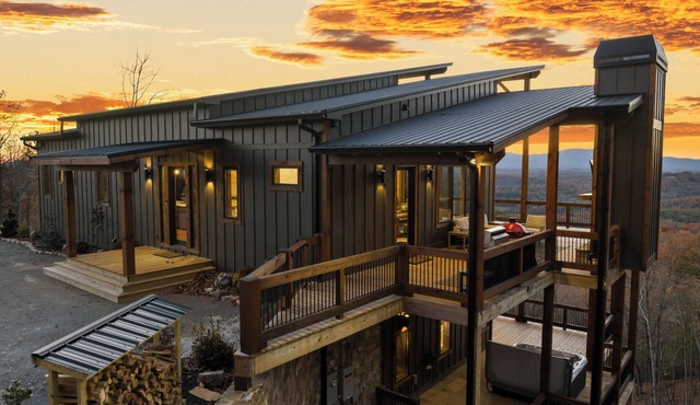 NEW! Summit Sky | Epic Views + Luxe 4BR Mountain Retreat + Dogs Welcome