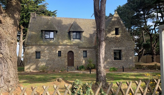 NEW Sumptuous seafront residence with private beach access