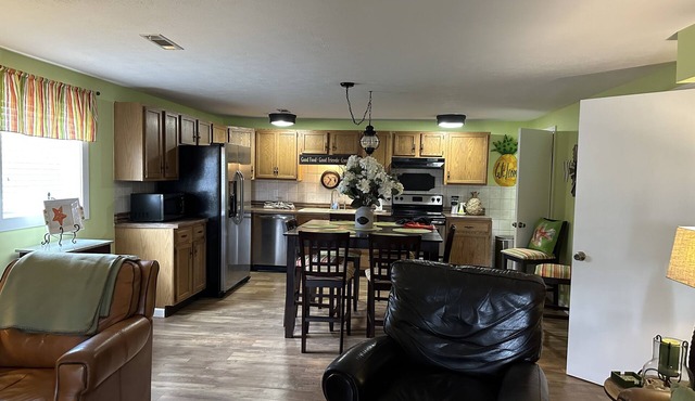 New!- Sun-Ray- Waterfront with private dock!
