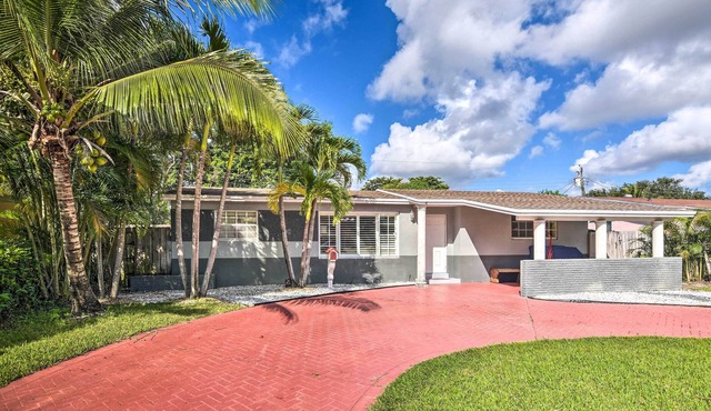 NEW! Sun-Soaked Miramar Getaway w/ Screened Porch!