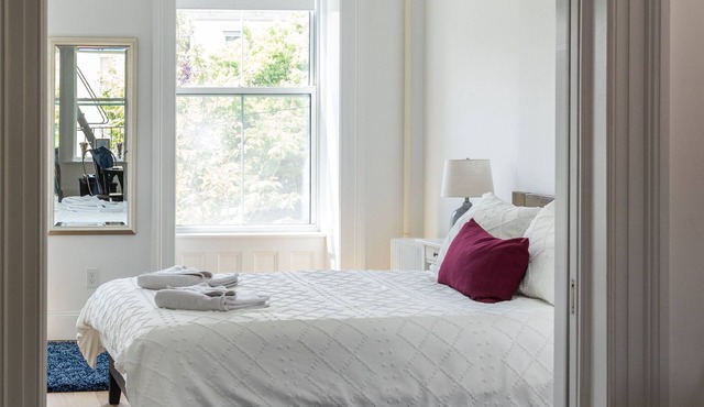 NEW Sundrenched 1bed apt in Carroll Gardens Brooklyn Brownstone