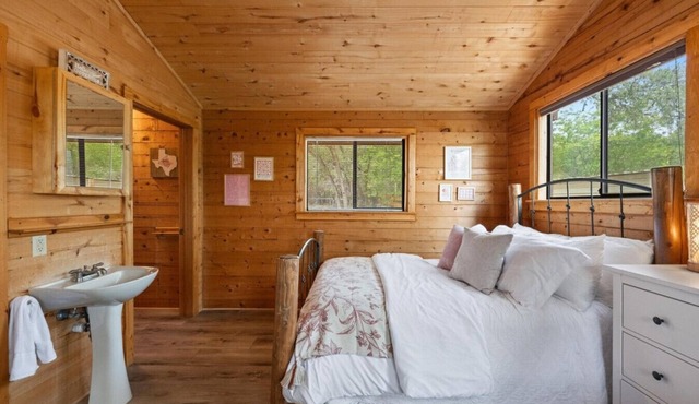 *NEW Sunrise Lodge - Dawn Suites | Lake Views