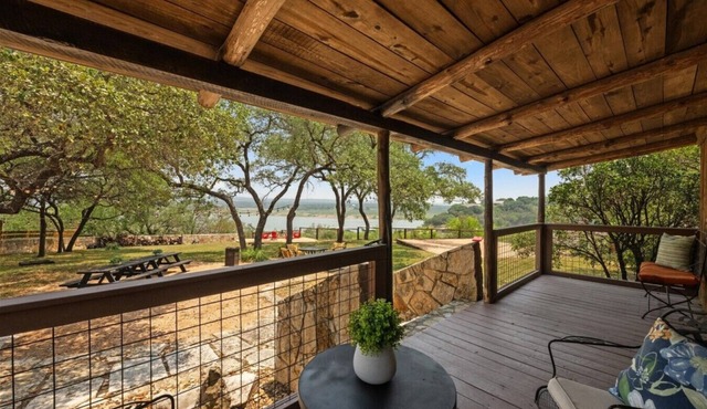 *NEW Sunrise Lodge - Daybreak Cottage | Lake Views