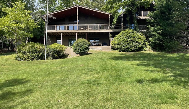 New! Sunset Cove - Lake Lanier - Cozy Cottage, Amazing Views, Deep Water Dock