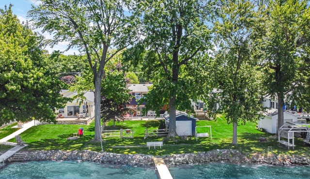 New! Sunset Shores: Lakefront home with private pier/huge fenced yard!n