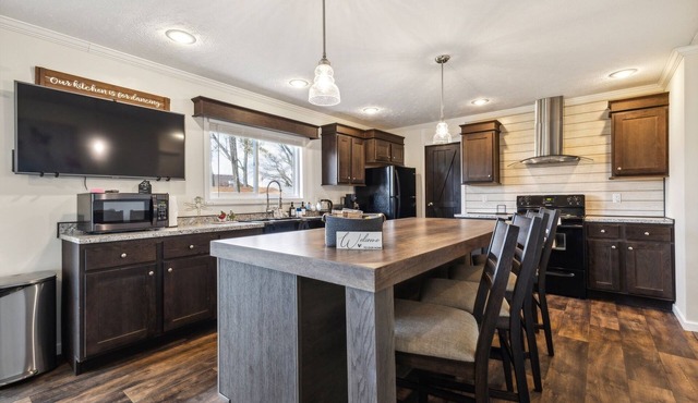 NEW! Sunsets & Serenity: Port Clinton Waterfront Stay