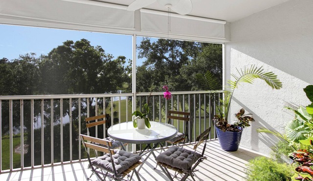 NEW!Superb 2bd/2ba Condo in Stoneybrook Golf & Country Club 10min to Siesta Key!