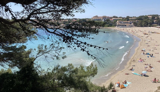 New superb 90 m2 seafront apartment on the Côte Bleue