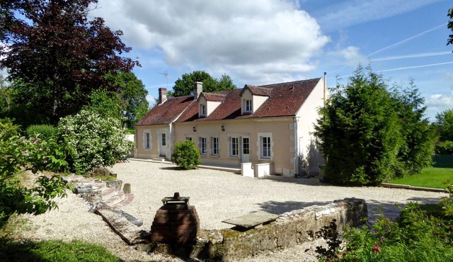 New Superb Burgundy farmhouse