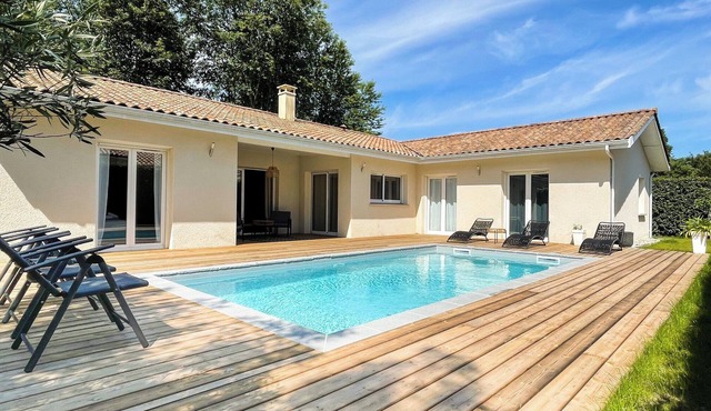 NEW! Superb villa with garden and heated pool!