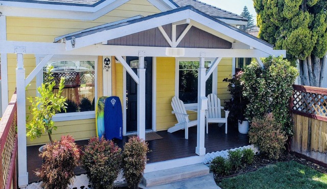 NEW Surfrider Bungalow - walk to downtown and the beach!