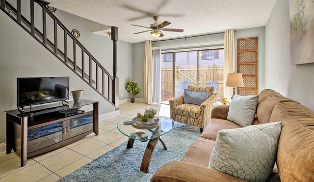 NEW! Tampa townhome w / pool near top attractions!