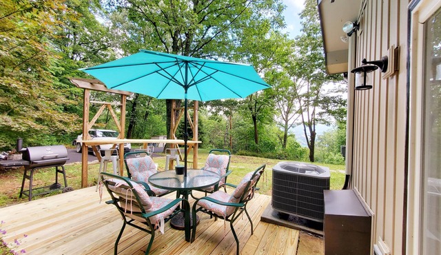 NEW! Tangerine Dream, a Mountain Retreat with Hot Tub and Firepit in Luray