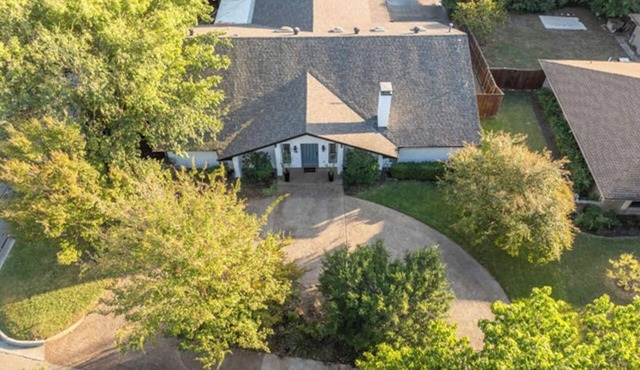NEW! Texas Boudoir Estate Spa Home, a luxurious private getaway with indoor pool, sauna, steam‑room, hot tub, Jacuzzi, two king primary suites + loft queen ensuite, lush garden & pond, all in a quiet, upscale Dallas neighborhood.