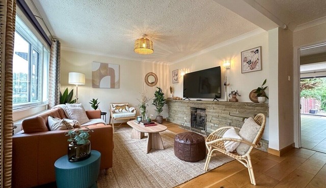 NEW The 82 | Spacious 3 Bed House on the River