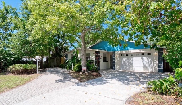 New The BLUE HERON 3 bedroom oasis with heated pool