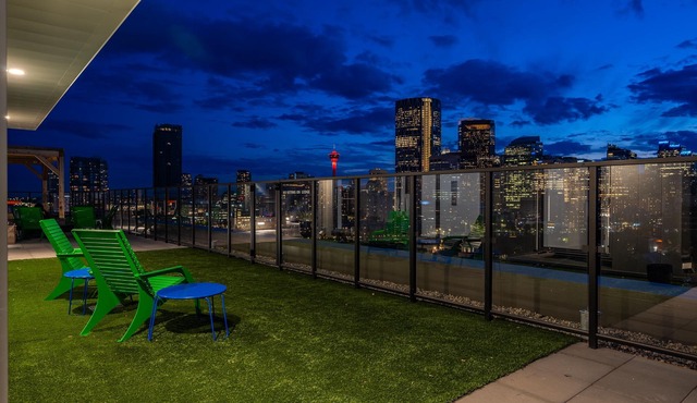 NEW!The Calgary Saloon! 1BR w Rooftop Patio & AC