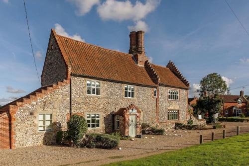 NEW The Green House B&B Cromer Sleeps 20 Hot Tub