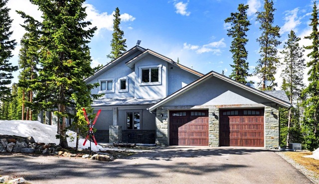 NEW The Hamilton Chalet: Private Hot Tub, Seclusion, & Incredible Mtn Views!