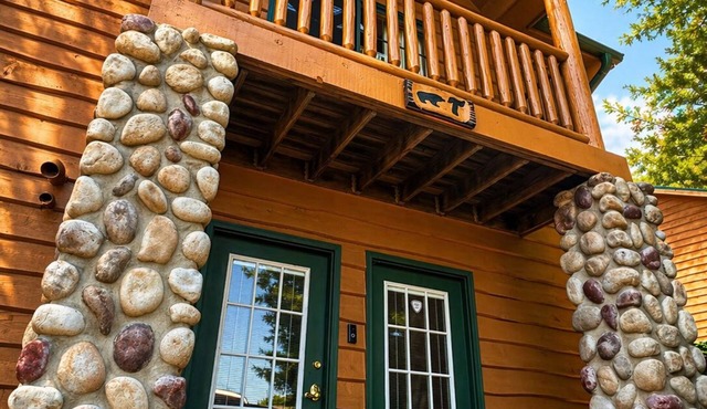 NEW! The Happy Traveler - Cabin at Starved Rock State Park