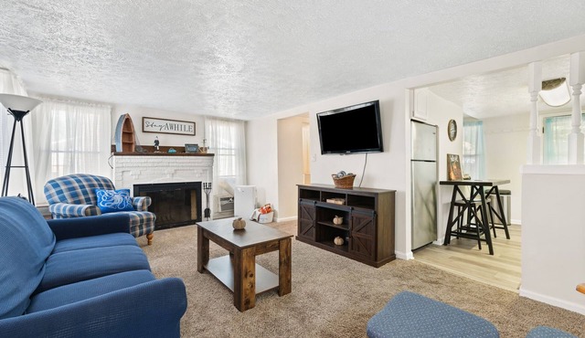 NEW! THE LAKESIDE COTTAGE - CLOSE TO EVERYTHING!