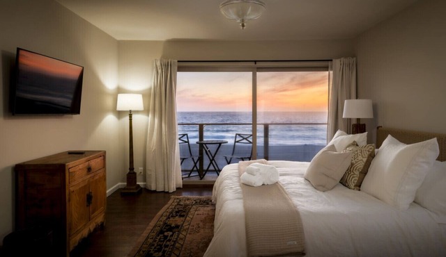New! The Nautilus – Manhattan Beachfront Retreat