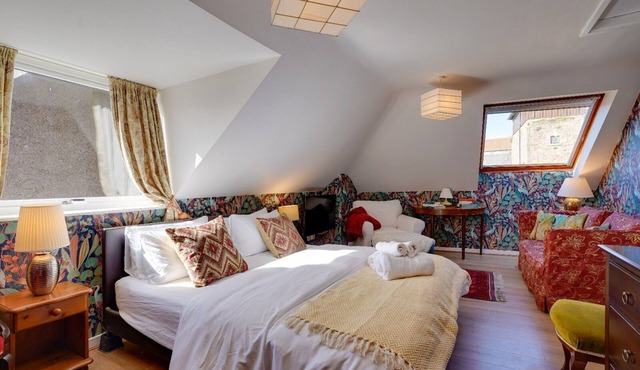 *NEW*The Old Smokehouse: Central, Bohemian Room