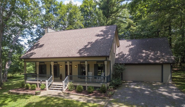 New! The Old Gold and Blue: Lake Area, Hot Tub, Fire Pit!